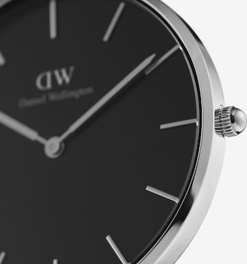 Daniel Wellington Аналоговые часы 'Petite Sterling S Black' в Серебристый