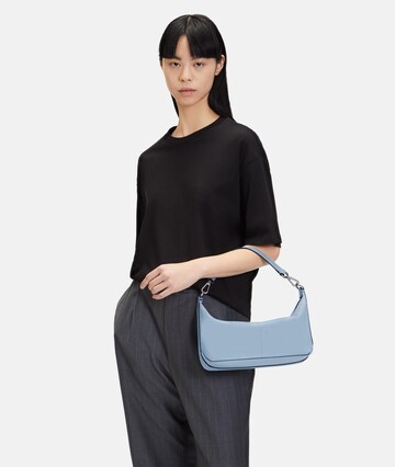 Liebeskind Berlin Shoulder Bag in Blue: front