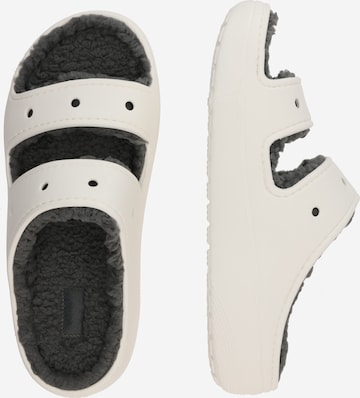 balts Crocs Ādas čības 'Classic Cozzzy'