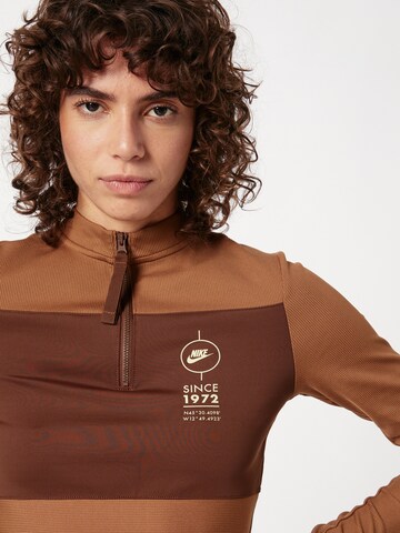 Nike Sportswear Shirt in Braun