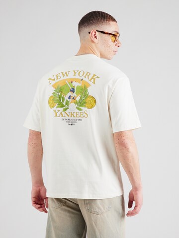 Tricou de la NEW ERA pe alb: față