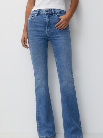 Pull&Bear Flared Jeans in Blue: front