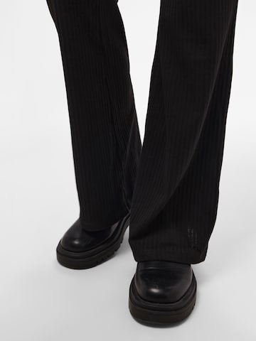 PIECES Flared Trousers 'PCLAYA' in Black