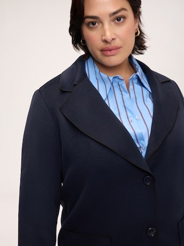 Fiorella Rubino Between-seasons coat in Blue