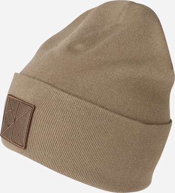 Căciulă de la Calvin Klein pe maro: față