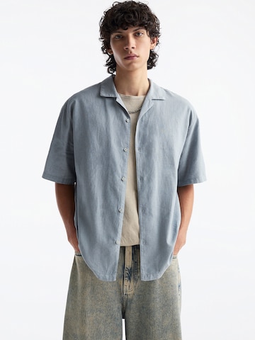 Pull&Bear Comfort fit Button Up Shirt in Grey: front