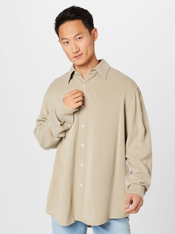 Coupe regular Chemise HOPE en beige : devant