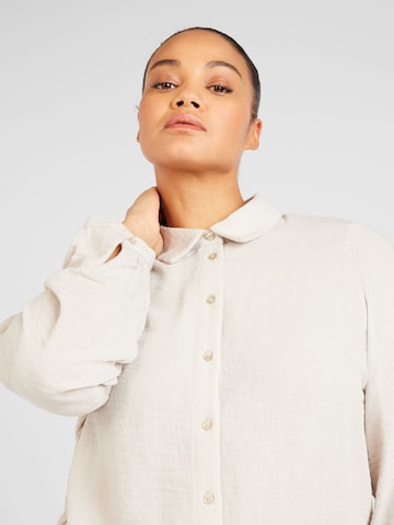 Camicia da donna 'CHRIS' di Vero Moda Curve in bianco