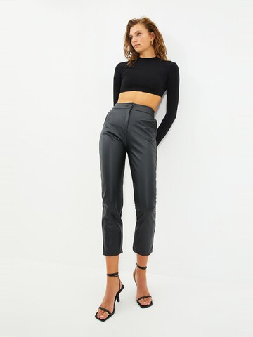 Trendyol - Slimfit Pantalón en negro