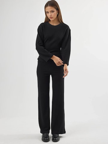 Busem - Flared Calças em preto