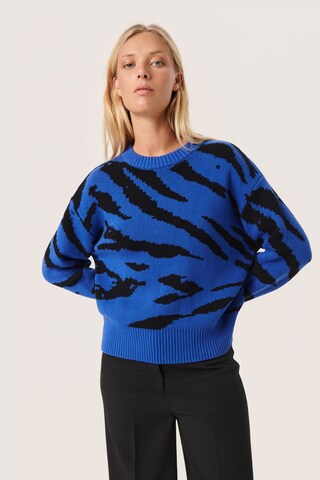 SOAKED IN LUXURY Sweter 'Cabba' w kolorze niebieski: przód