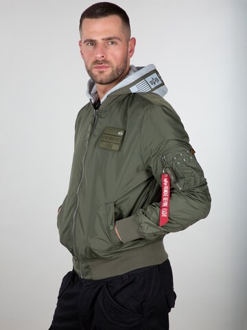 Regular fit Giacca di mezza stagione di ALPHA INDUSTRIES in verde