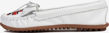 Minnetonka - Mocassins 'Thunderbird' em branco: frente