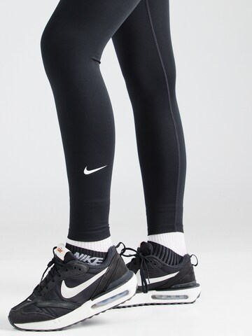 NIKE Skinny Sportovní kalhoty – černá