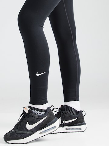 NIKE Skinny Sporthose in Schwarz