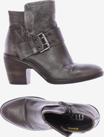 MJUS Dress Boots in 37 in Grey: front