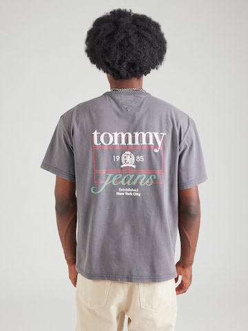 Tommy Jeans Shirt 'PLAY' in Grijs: voorkant