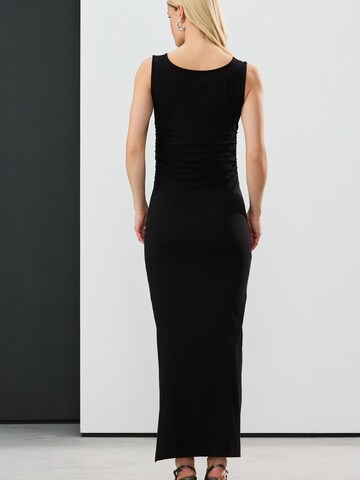 Robe Next en noir