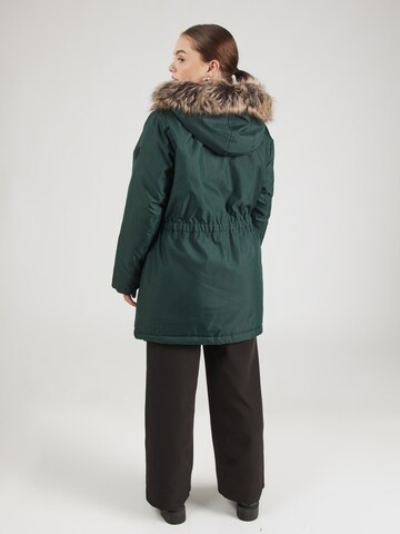 Parka invernale 'CARIrena' di ONLY Carmakoma in verde