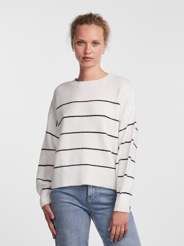 Pullover 'BEVERLY' di PIECES in bianco: frontale