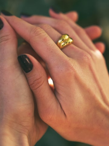 Les Reines Ring 'The Finesse' in Gold: front