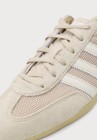 ADIDAS ORIGINALS Rövid szárú sportcipők 'HANDBALL SPEZIAL' - bézs