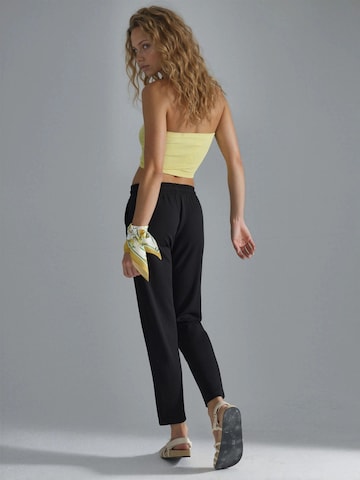 regular Pantaloni di Hiccup in nero