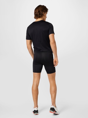 ASICS Skinny Sportshorts in Schwarz