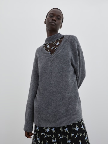 pelēks EDITED "Oversize" stila džemperis 'Jamari': no priekšpuses