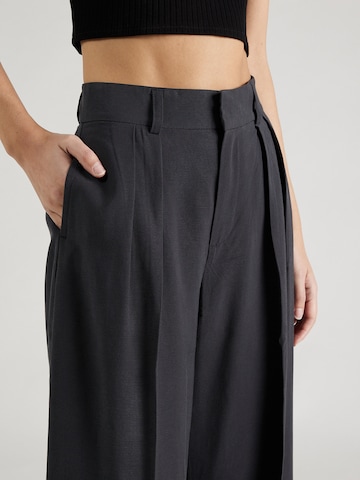 Wide Leg Pantalon à plis Gina Tricot en noir