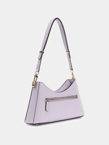 GUESS Schultertasche 'Patsie' in Lila