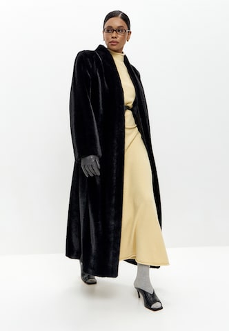 CESARE GASPARI Mantel in Schwarz