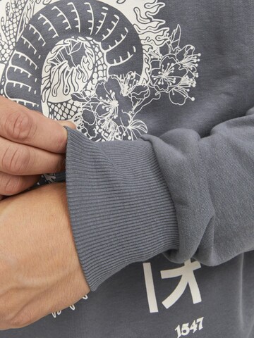 JACK & JONES Sweatshirt i grå