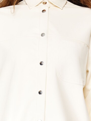 Trendyol Jacke in Beige