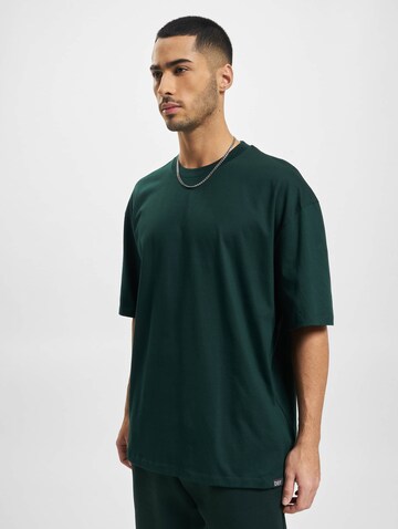 Tricou de la DEF pe verde