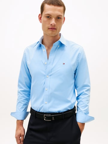 TOMMY HILFIGER - Ajuste regular Camisa en azul: frente