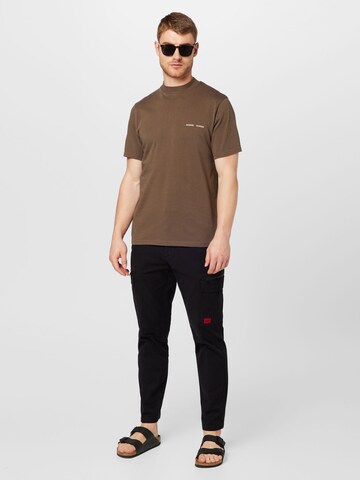 Coupe regular T-Shirt 'Norsbro' Samsøe Samsøe en marron