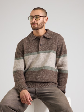 LEVI'S ® Sweater in Brown: front