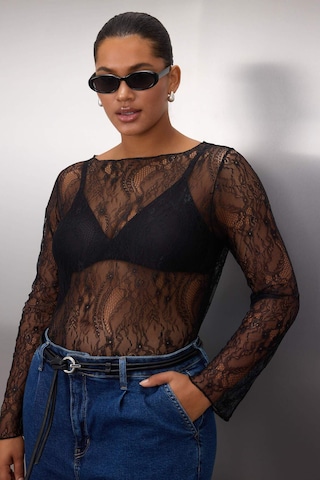 T-shirt Trendyol Curve en noir : devant