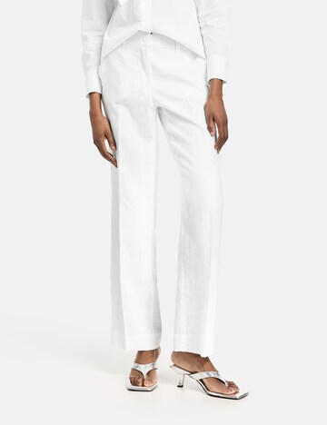 GERRY WEBER Regular Pleated Pants in White: front