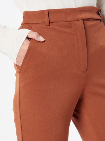 Regular Pantalon à plis Sisley en marron