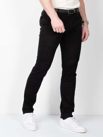 Coupe slim Pantalon chino Sunwill en noir : devant