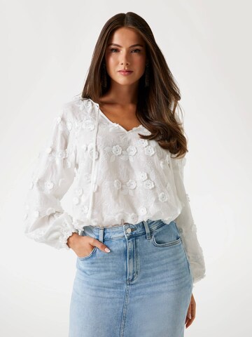 GUESS Blouse in White: front