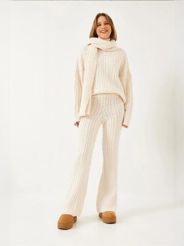 Completo pantalone di Bianco Lucci in bianco