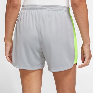 NIKE Regular Sportshorts 'Academy23' in Grau