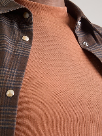 UNITED COLORS OF BENETTON - Camiseta en marrón