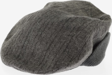 GUESS Hut oder Mütze M in Grau: Vorderseite