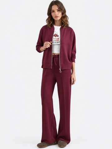 Lady Bersan Leisure suit in Red