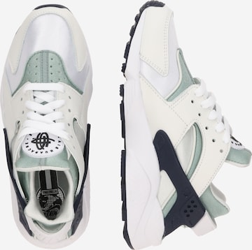 Nike Sportswear Rövid szárú sportcipők 'AIR HUARACHE' - fehér