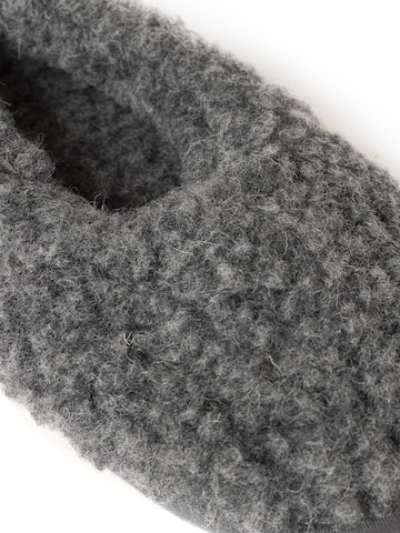 Gottstein Slippers 'Curly Ma Curly Ma' in Grey